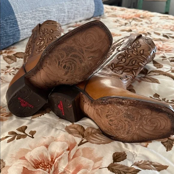 WOMEN'S ROUND UP HOLLY PERFORMANCE WESTERN BOOTS - BROAD SQUARE TOE - Picture 10 of 12